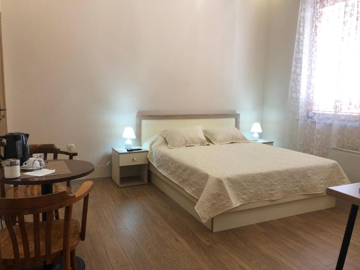 Chola Guest House 比托拉 外观 照片