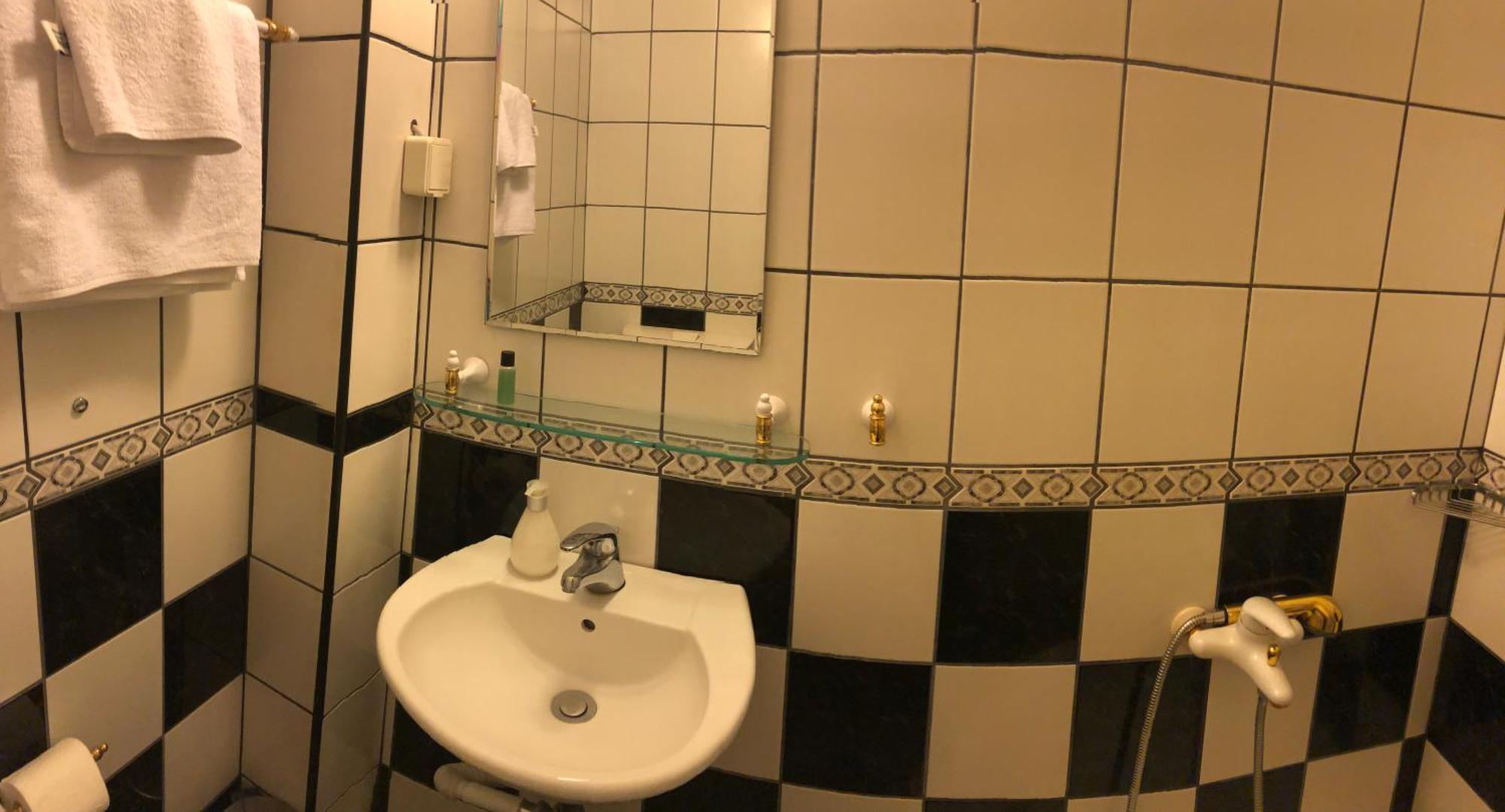 Chola Guest House 比托拉 外观 照片